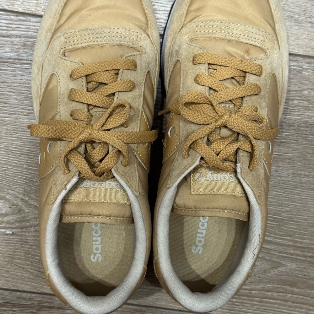 Saucony Light Brown Tan Sneakers - Barely worn